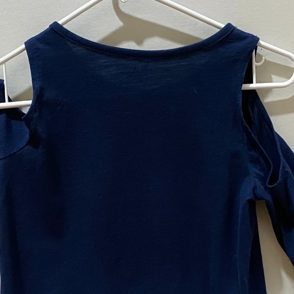 Cut-out shoulder crown top navy blue size 10